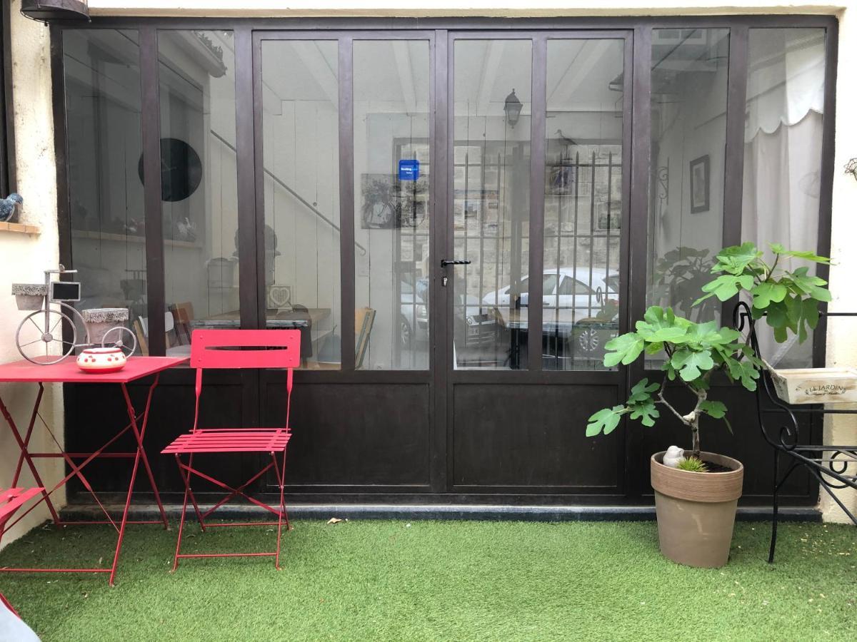 O 36 Rempart Sud B&B Aigues-Mortes Buitenkant foto