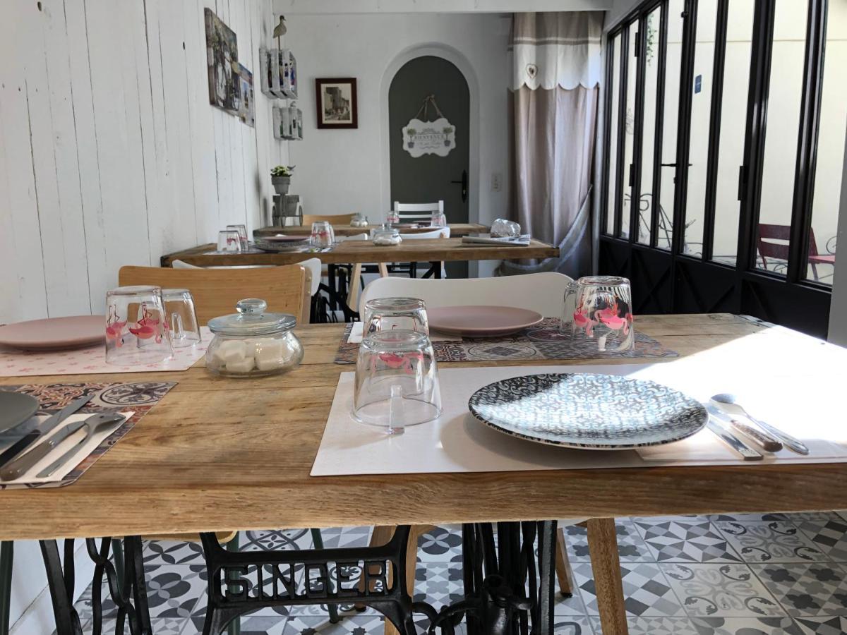 O 36 Rempart Sud B&B Aigues-Mortes Buitenkant foto