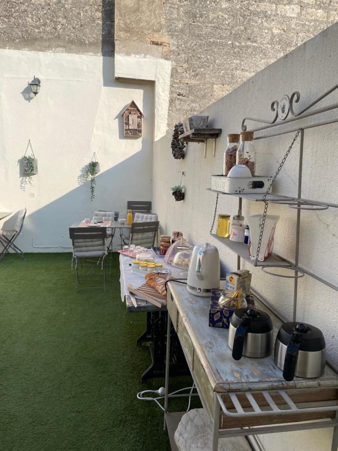 O 36 Rempart Sud B&B Aigues-Mortes Buitenkant foto